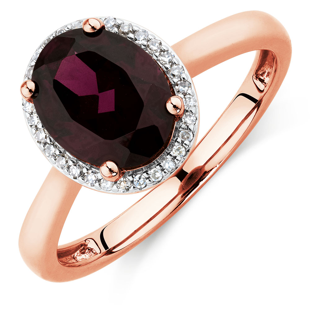 Garnet Set In Gold Ring Garnet Set In Gold Ring