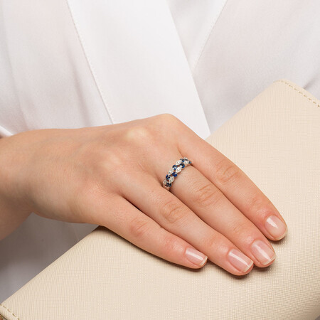 Ring with Sapphire & Diamonds in 10ct White Gold Ring with Sapphire & Diamonds in 10ct White Gold