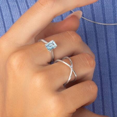 Ring with Aquamarine in 10kt White Gold Ring with Aquamarine in 10kt White Gold