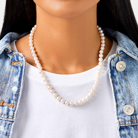 Necklace with Cultured Freshwater Pearls in 10kt Yellow Gold Necklace with Cultured Freshwater Pearls in 10kt Yellow Gold