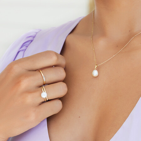 Pendant with Cultured Freshwater Pearl in 10kt Yellow Gold Pendant with Cultured Freshwater Pearl in 10kt Yellow Gold