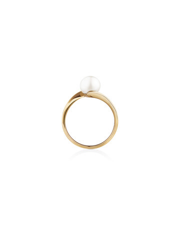 Ring with Cultured Freshwater Pearl in 10kt Yellow Gold Ring with Cultured Freshwater Pearl in 10kt Yellow Gold