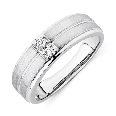 Ring with Diamonds in 10kt White Gold Ring with Diamonds in 10kt White Gold