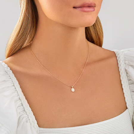 Pendant with Opal in 10kt Yellow Gold Pendant with Opal in 10kt Yellow Gold