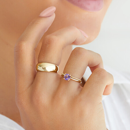 Ring with Amethyst in 10kt Yellow Gold Ring with Amethyst in 10kt Yellow Gold