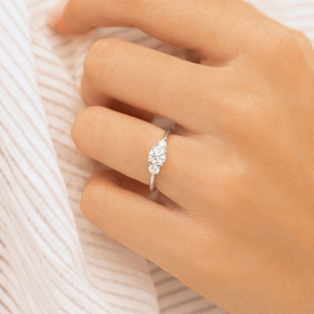 Michael Hill 3 Stone Ring 2024 www.alhudapk