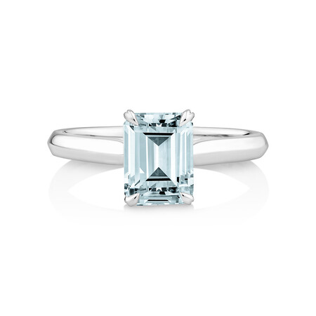 Ring with Aquamarine in 10kt White Gold Ring with Aquamarine in 10kt White Gold