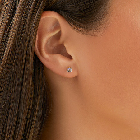 Stud Earrings with Amethyst in 10kt Yellow Gold Stud Earrings with Amethyst in 10kt Yellow Gold