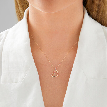 Heart Pendant with A Diamond in 10ct Yellow Gold Heart Pendant with A Diamond in 10ct Yellow Gold