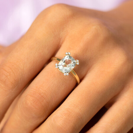 Ring With Green Amethyst & Diamonds In 10ct Yellow Gold Ring With Green Amethyst & Diamonds In 10ct Yellow Gold