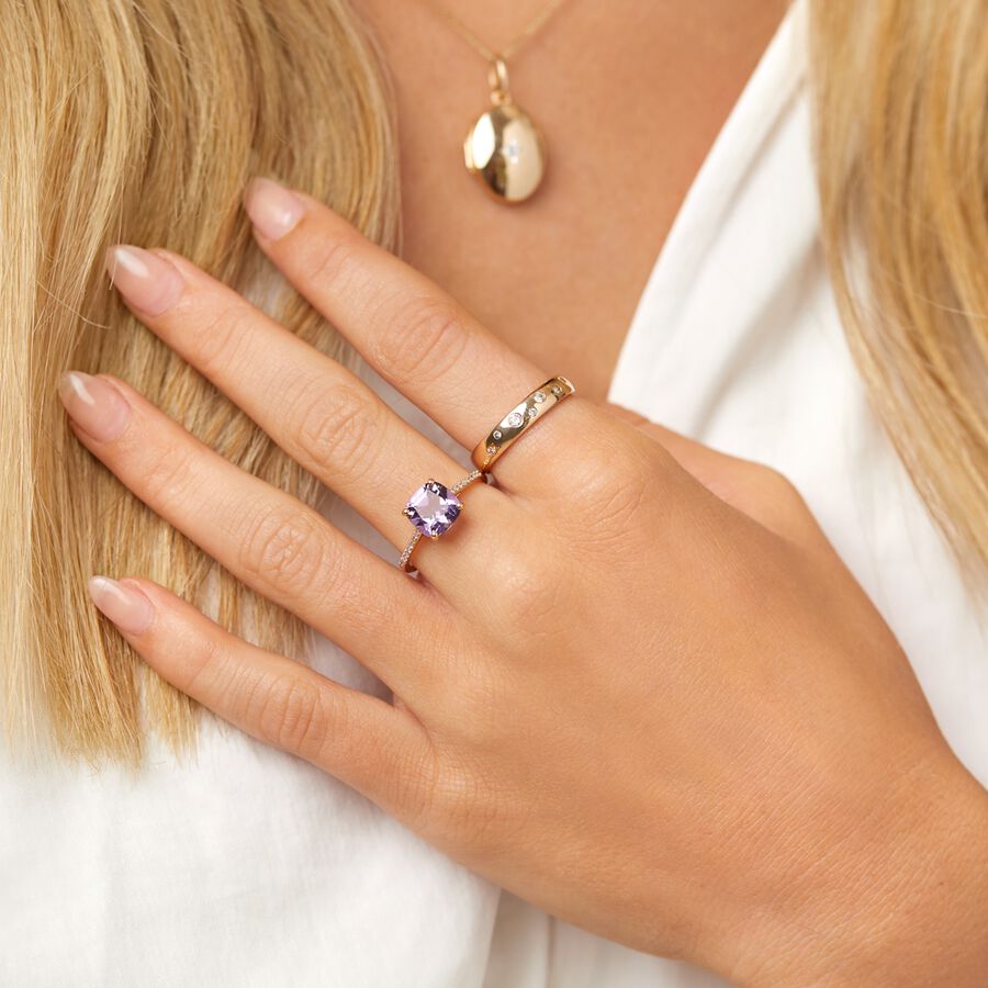 Hammer Set Ring with Diamonds in 10ct Yellow Gold