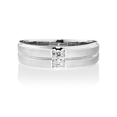 Ring with Diamonds in 10kt White Gold Ring with Diamonds in 10kt White Gold