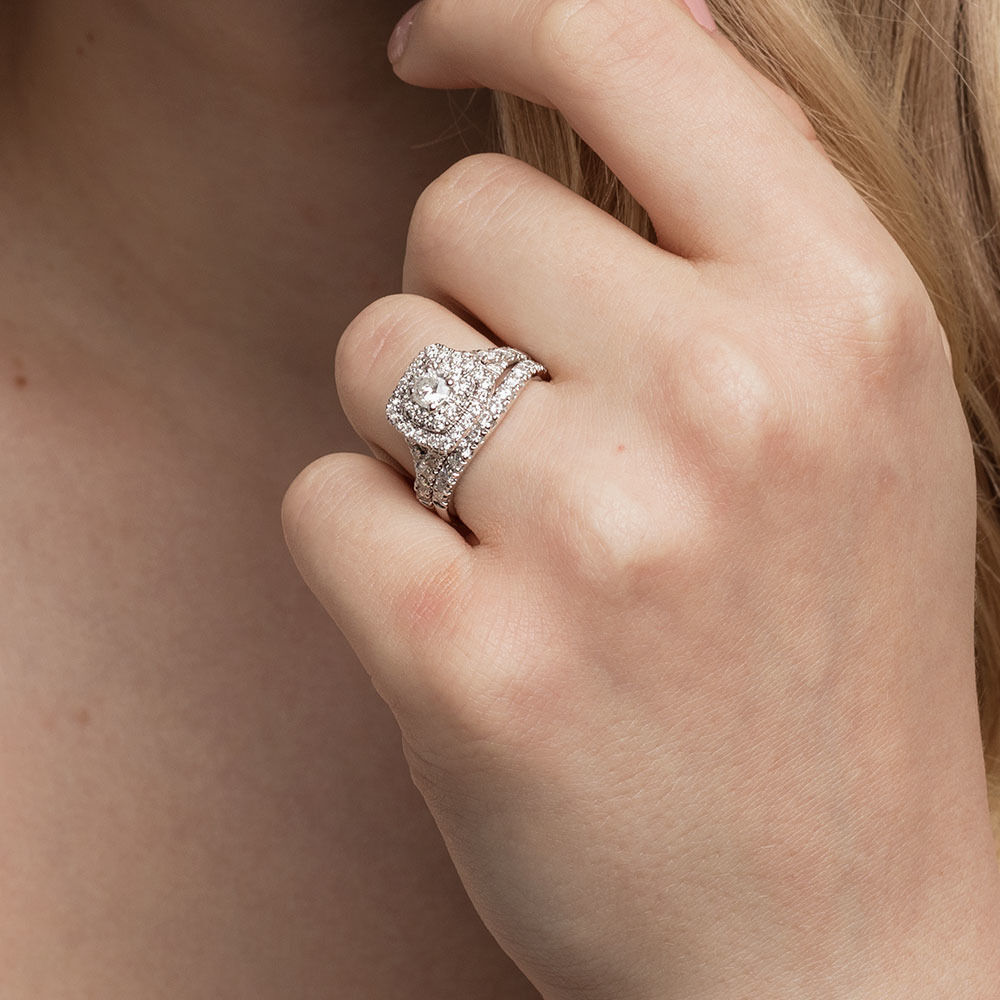 Carat TW of Diamonds in 14ct White Gold