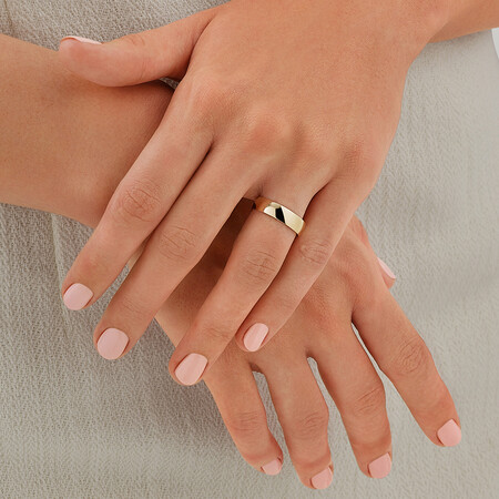 5mm Lite Half Round Wedding Band in 10kt Yellow Gold 5mm Lite Half Round Wedding Band in 10kt Yellow Gold