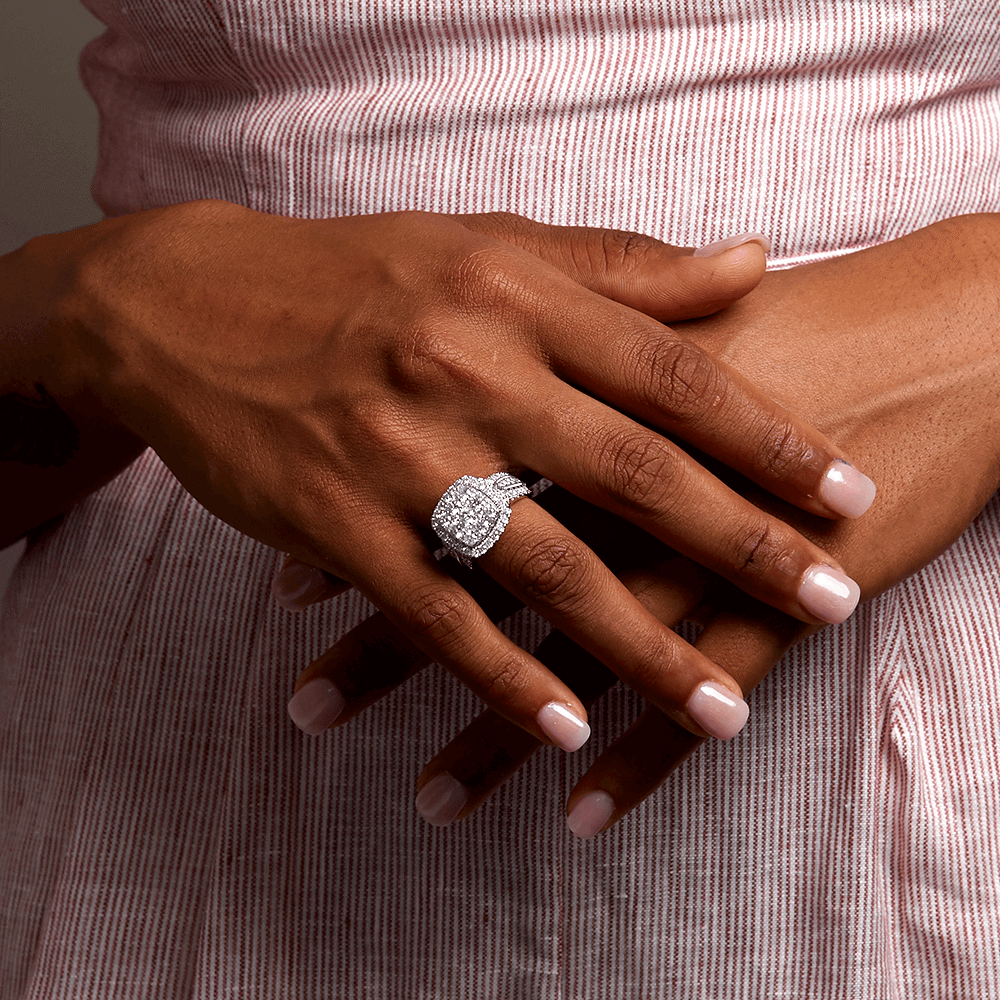 Ring with 3 Carat TW of Diamonds in 10ct White Gold