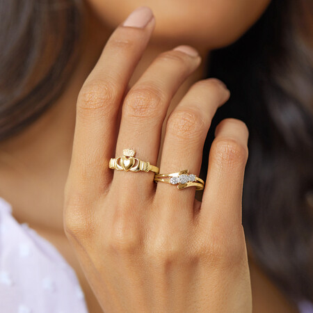 Ring with Diamonds in 10kt Yellow Gold Ring with Diamonds in 10kt Yellow Gold