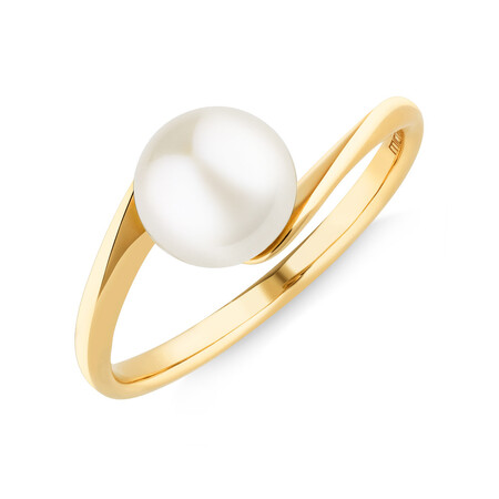 Ring with Cultured Freshwater Pearl in 10kt Yellow Gold Ring with Cultured Freshwater Pearl in 10kt Yellow Gold