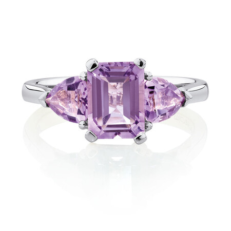 Ring with Amethyst in 10ct White Gold Ring with Amethyst in 10ct White Gold