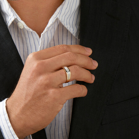 Men's Ring with a Diamond in 10kt Yellow Gold Men's Ring with a Diamond in 10kt Yellow Gold