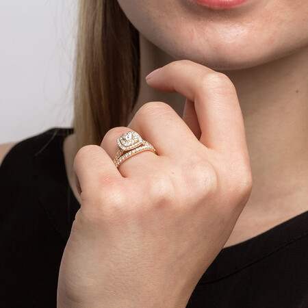 Bridal Set with 1.18 Carat TW of Diamonds in 14kt Yellow Gold Bridal Set with 1.18 Carat TW of Diamonds in 14kt Yellow Gold