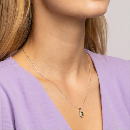 Halo Pendant with Peridot and 0.04 TW of Diamonds in Sterling Silver Halo Pendant with Peridot and 0.04 TW of Diamonds in Sterling Silver