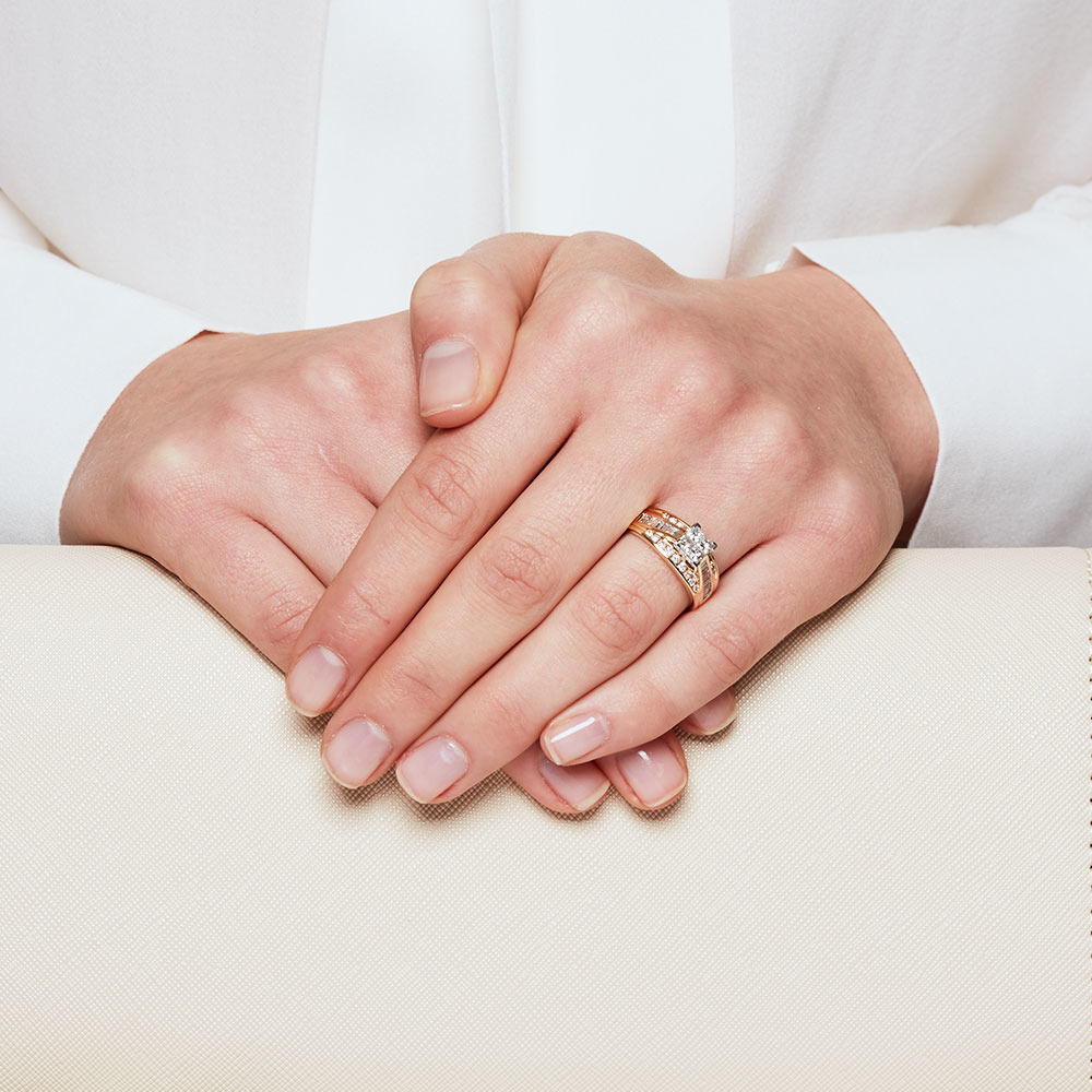 Engagement Ring with 1 Carat TW of Diamonds in 14ct Yellow & White Gold