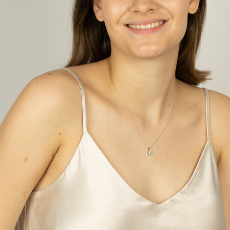Pendant with Blue Topaz in 10ct Yellow Gold Pendant with Blue Topaz in 10ct Yellow Gold