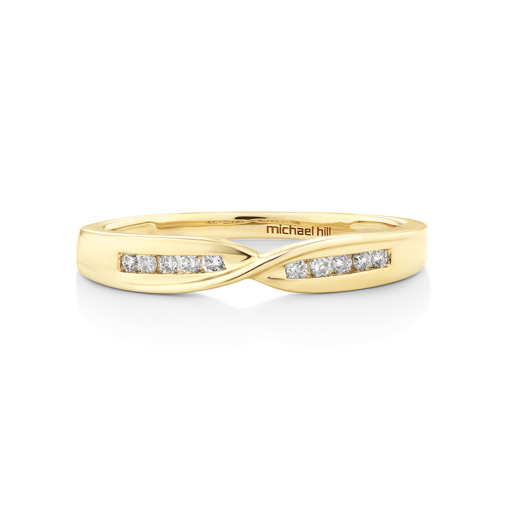 Wedding Band with Diamonds in 10ct Yellow Gold
