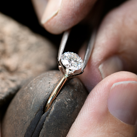 Behind the Craft: Michael Hill Solitaire Featuring Diamonds with the De Beers Code of Origin Behind the Craft: Michael Hill Solitaire Featuring Diamonds with the De Beers Code of Origin