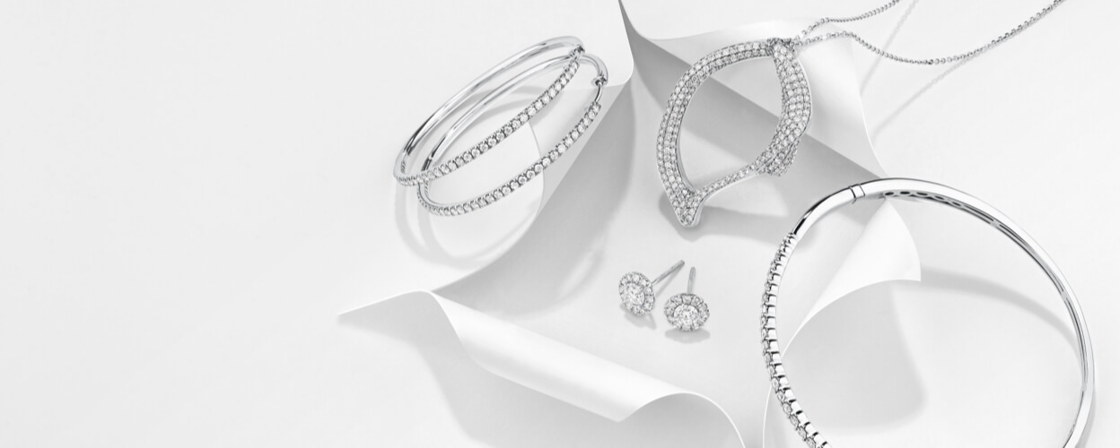 When only diamonds will do. Beautifully sparkling and truly meaningful.