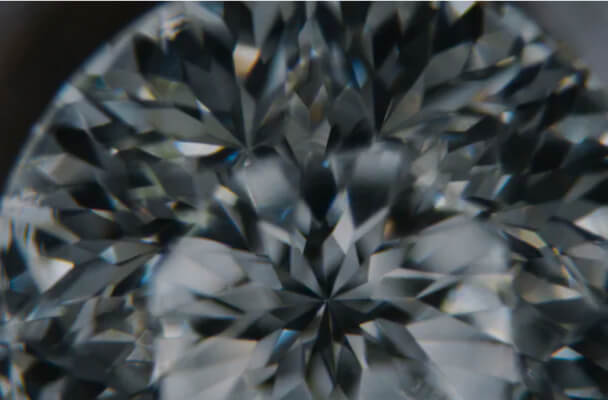 Is conflict-free and meets De Beers Code of Origin's industry-leading ethical standards.